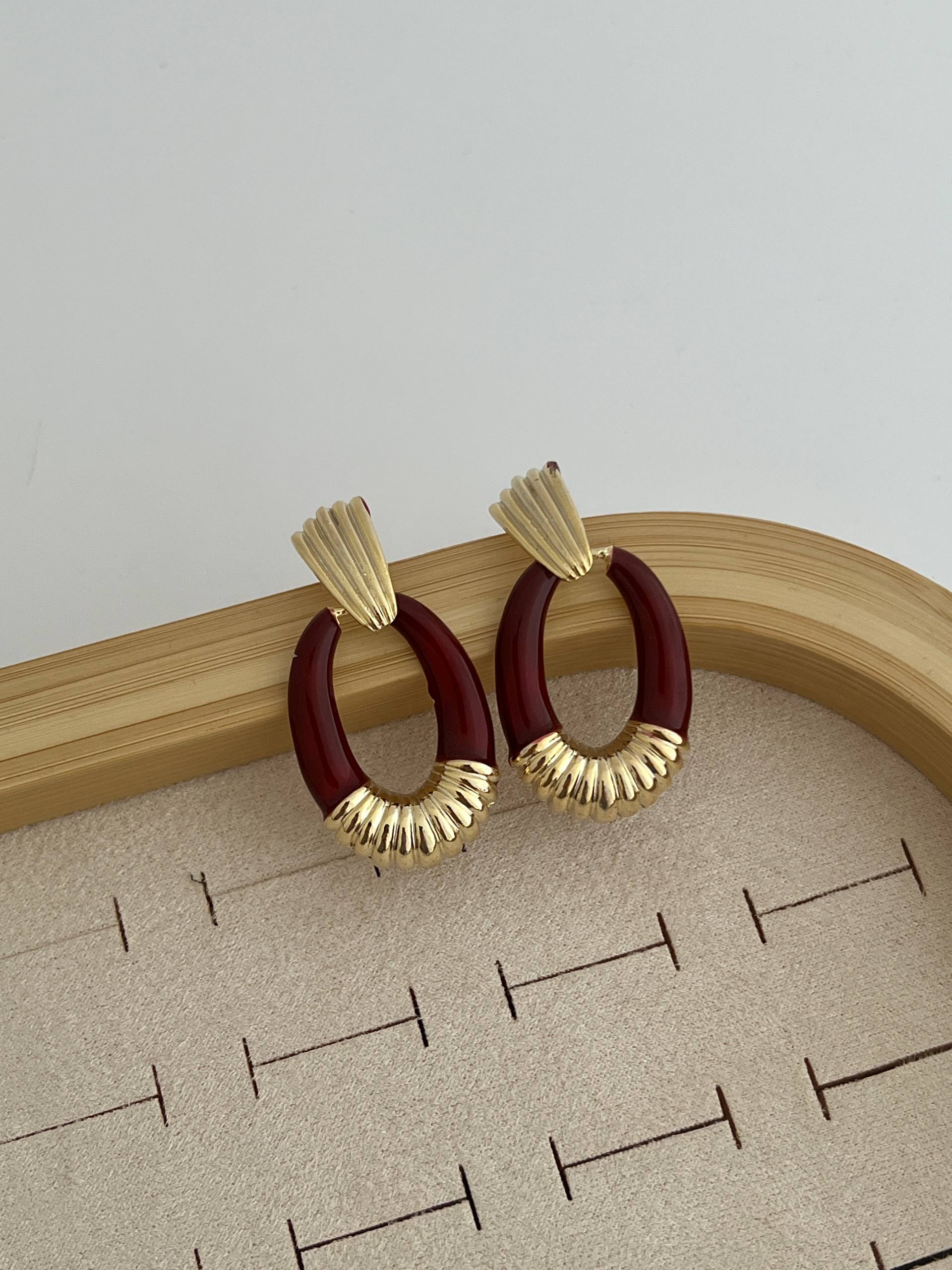 گوشواره رزینی بیضی زرشکی